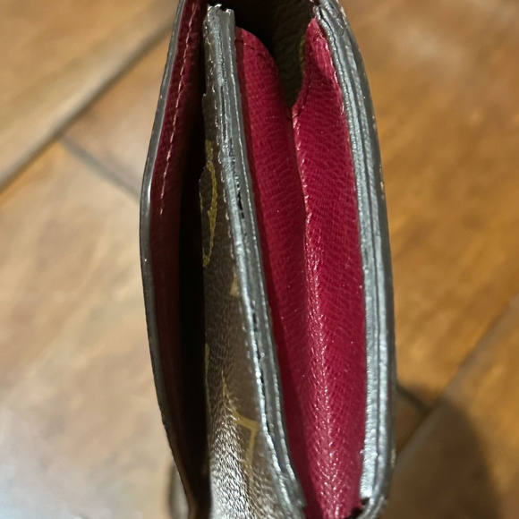 Louis Vuitton Emilie wallet ! - Picture 6 of 8